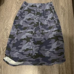 Camouflage skirt with pockets